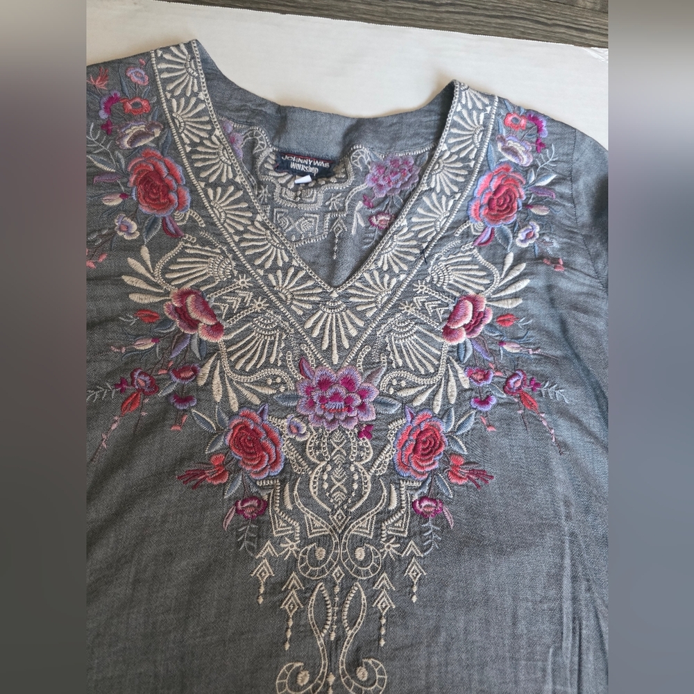 JHONNY WAS SIZE L Embroidered Blue Tunic with Pink Floral Design GREAD CONDITION - Picture 3 of 11